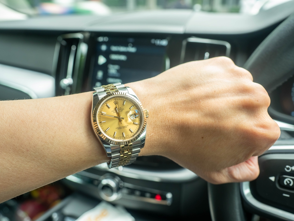 Swiss-watch-driving.jpg